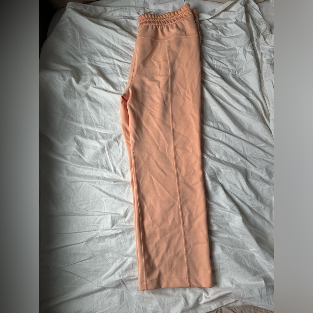 NWOT Lululemon Softstreme High-Rise Pant *Short in Peach Bellini, size 12